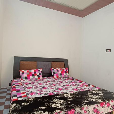 Keshav Narayan Home Stay Mathura Eksteriør billede