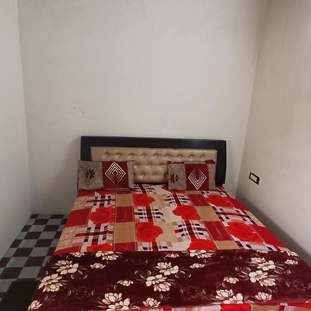 Keshav Narayan Home Stay Mathura Eksteriør billede